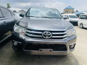 Toyota Hilux 2018 Gray