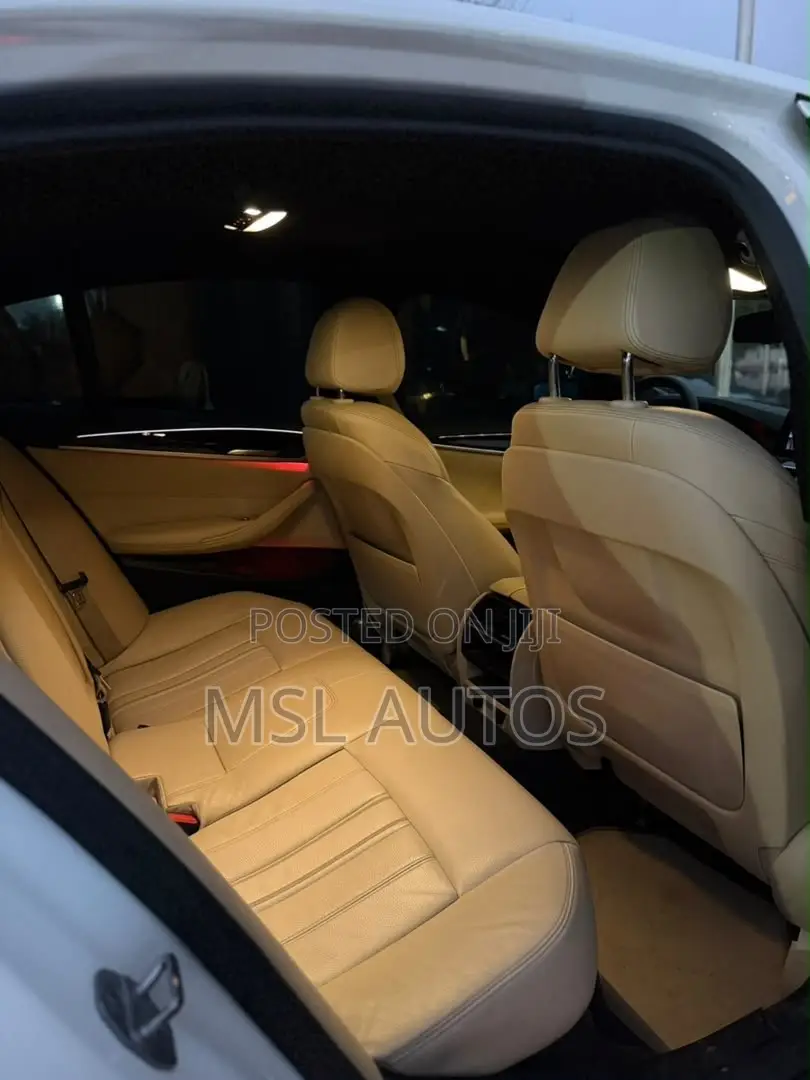 BMW 540i 2019 White