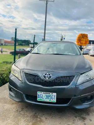 Toyota Camry SE 4dr Sedan (2.5L 4cyl 6A) 2012 Gray