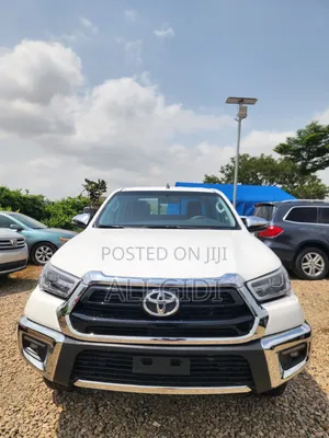 Toyota Hilux 2024 White