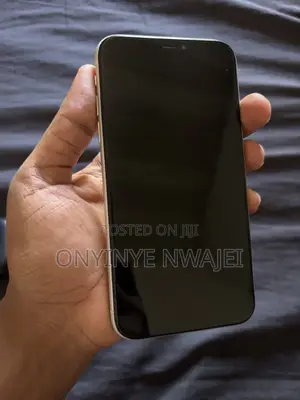 Apple iPhone XR 64 GB White