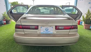 Toyota Camry Automatic 1999 Gold
