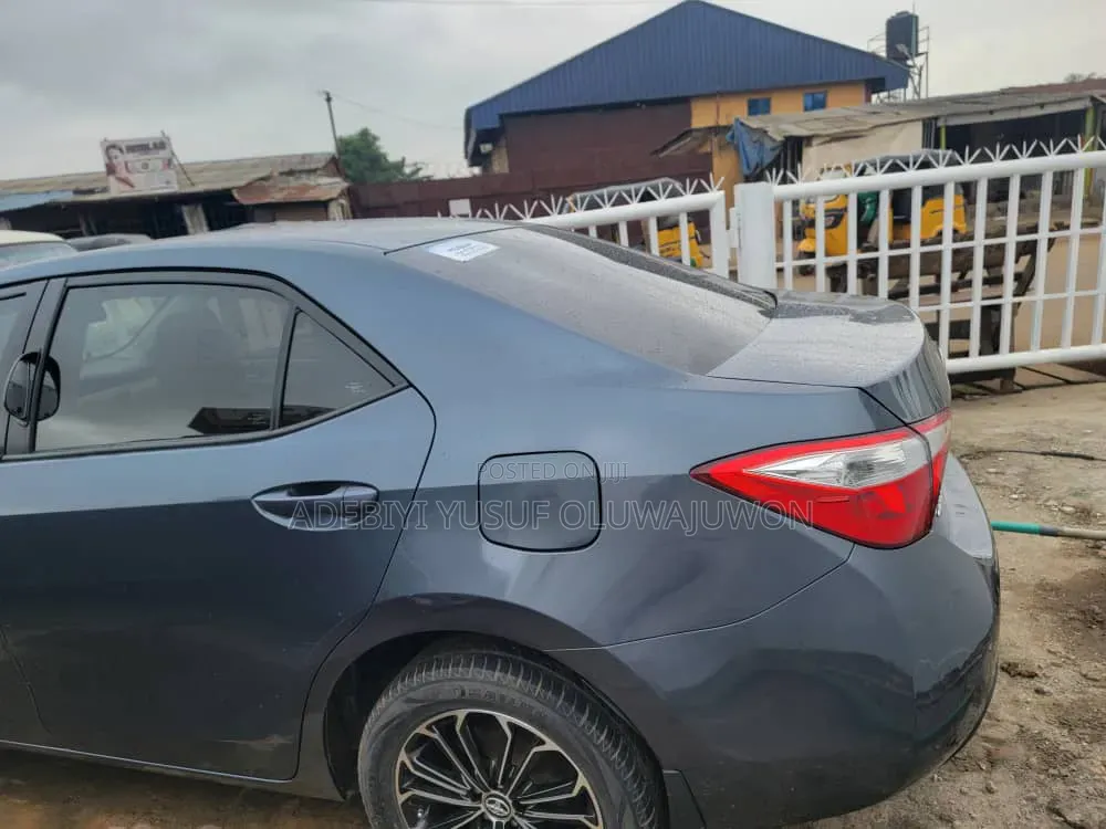 Toyota Corolla 2015 Gray
