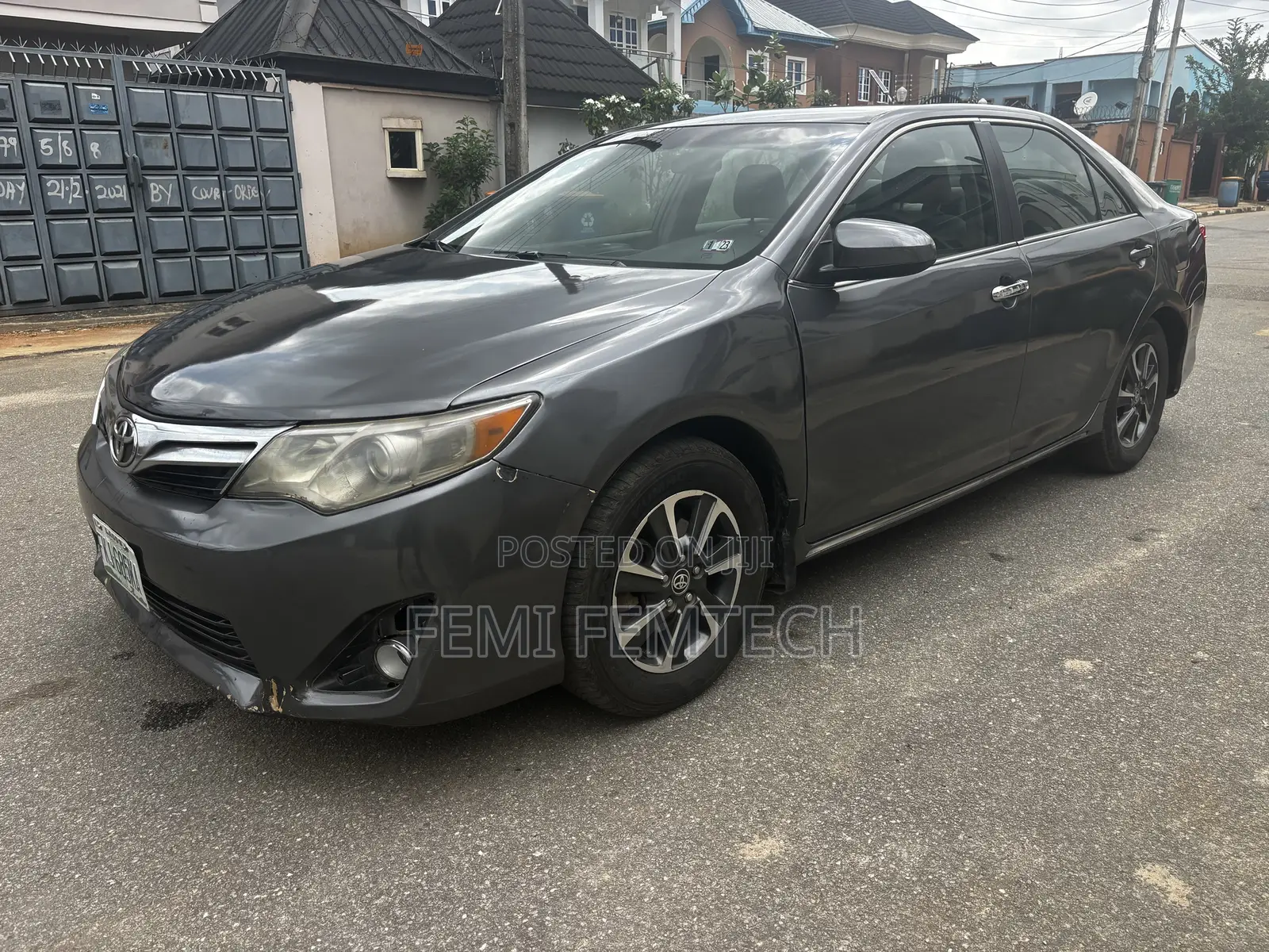 Toyota Camry LE 4dr Sedan (2.5L 4cyl 6A) 2013 Gray