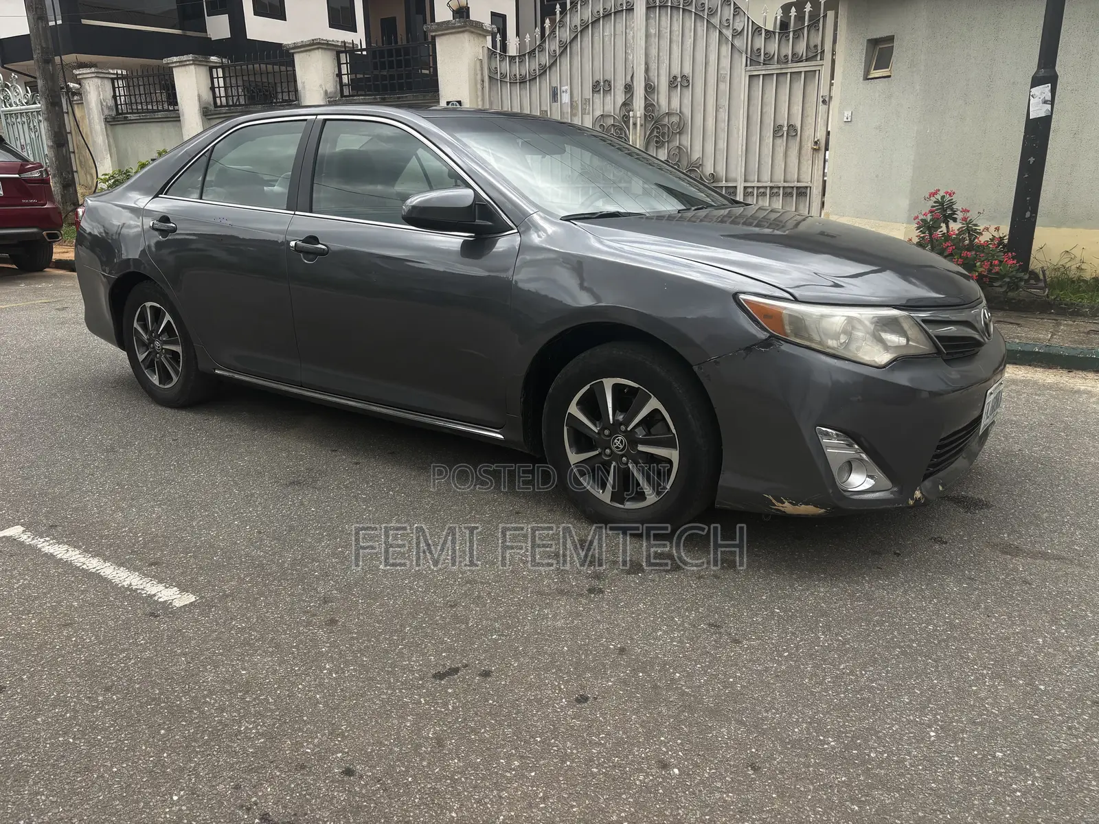Toyota Camry LE 4dr Sedan (2.5L 4cyl 6A) 2013 Gray