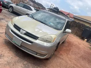 Toyota Sienna 2005 Silver