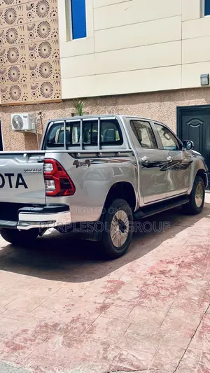 New Toyota Hilux 2025 Gray