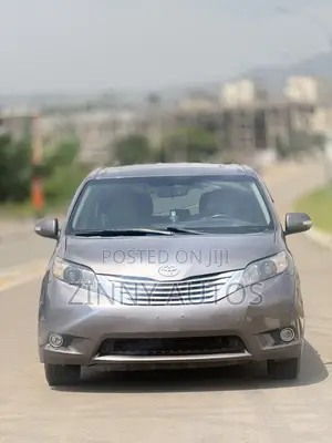 Toyota Sienna 2016 Gray