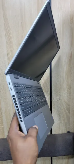 Laptop Dell Latitude 5520 16GB Intel Core i7 SSD 512GB