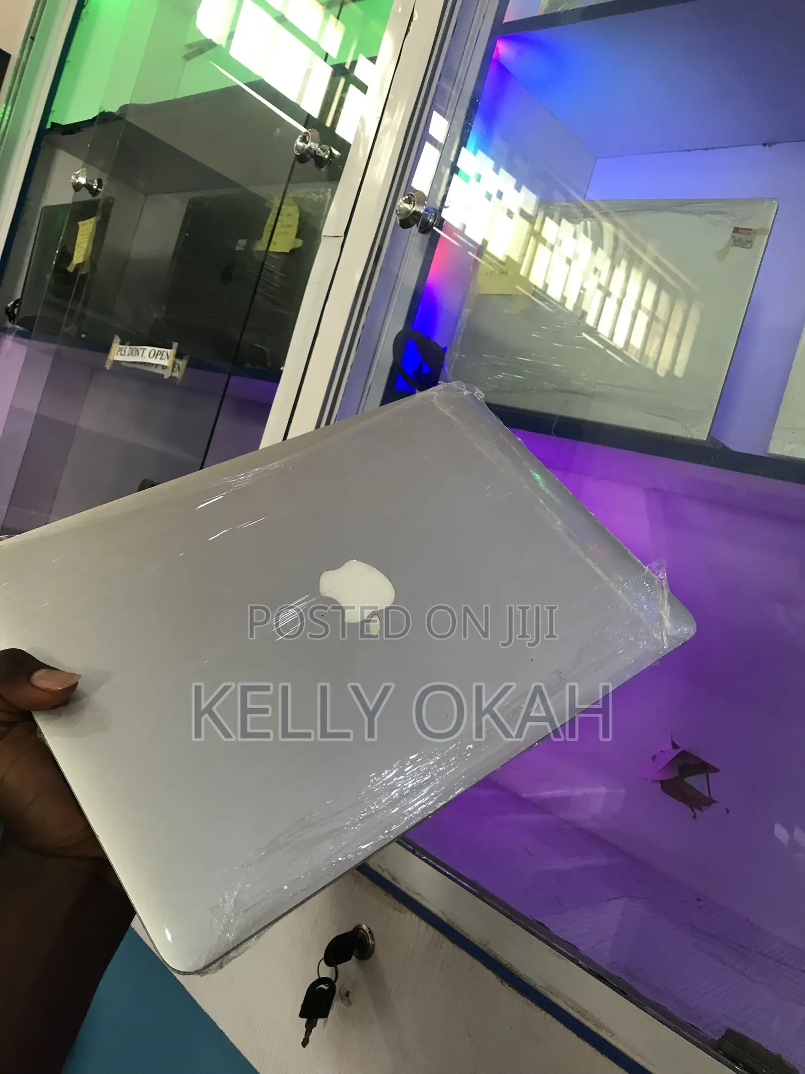 New Laptop Apple MacBook 2014 8GB Intel Core i5 SSD 512GB