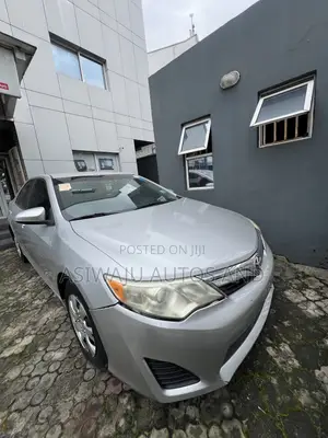 Toyota Camry LE 4dr Sedan (2.5L 4cyl 6A) 2012 Silver