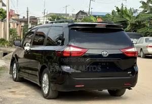 Toyota Sienna 2012 Black