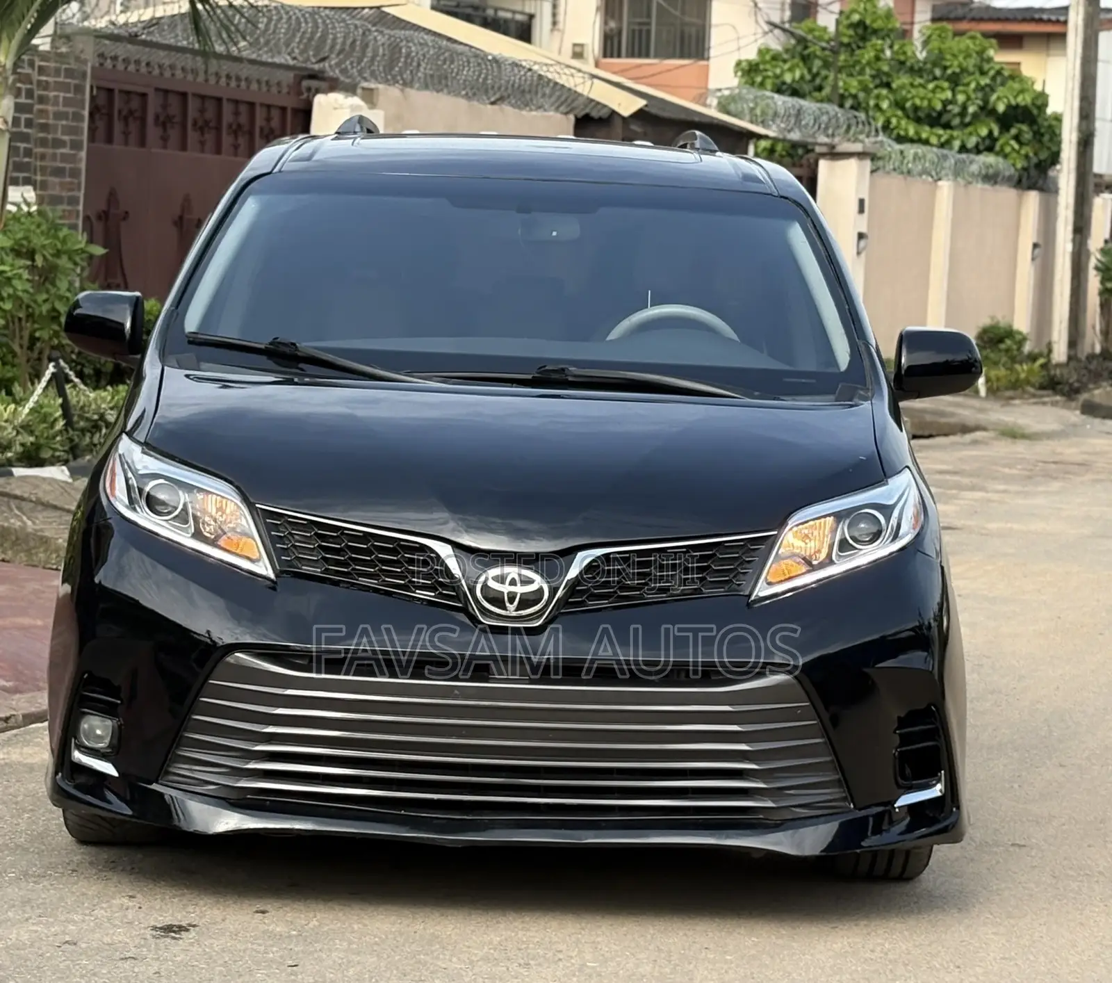 Toyota Sienna 2012 Black