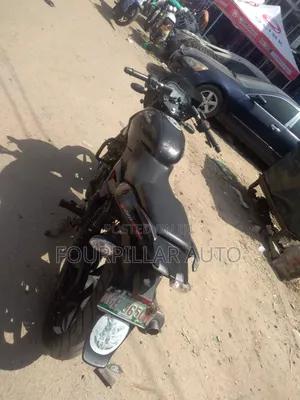 Bajaj Pulsar 220 F 2025 Black