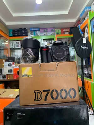 Nikon D7000 With Lense Kit