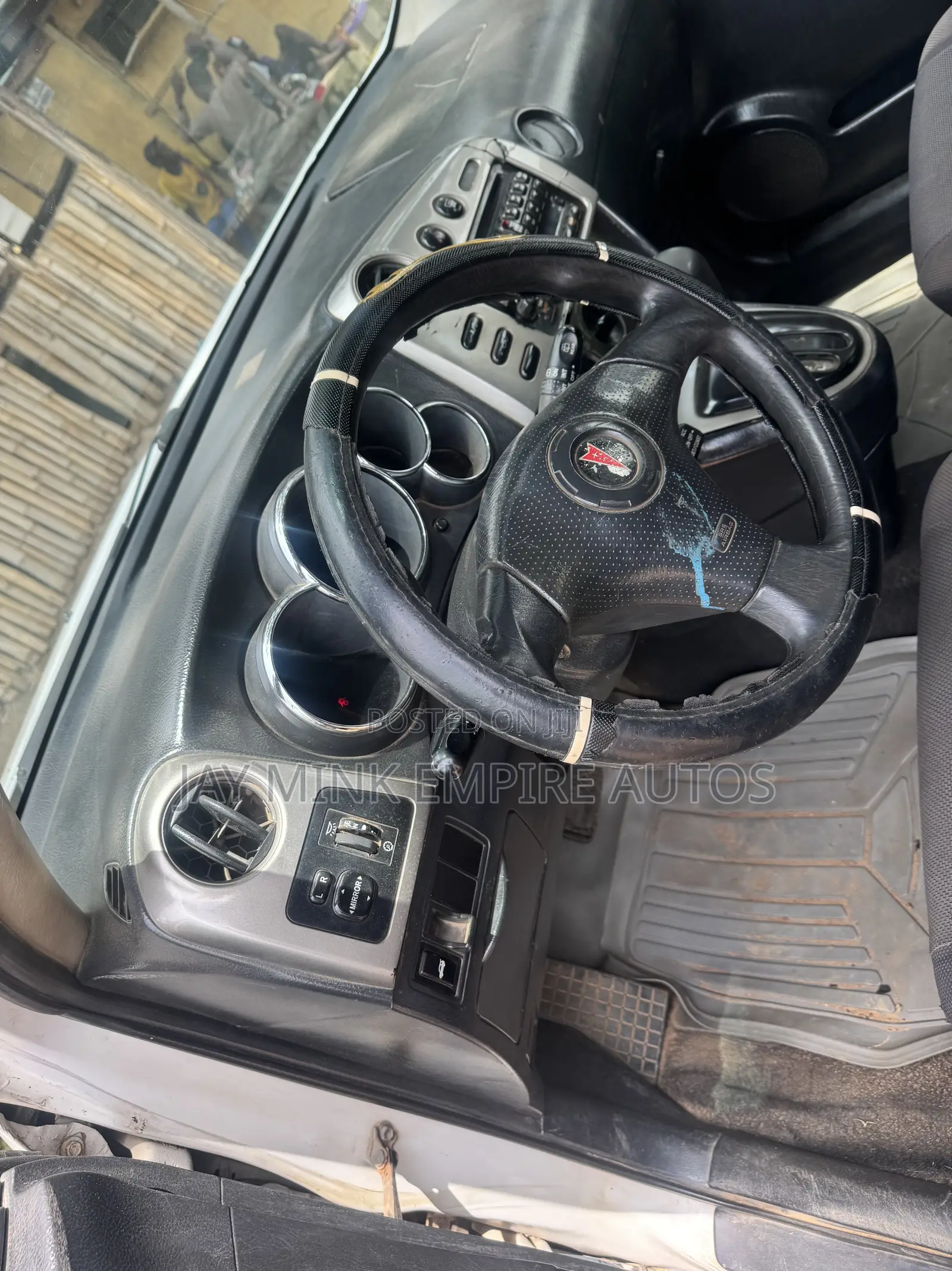 Pontiac Vibe Automatic 2003 White