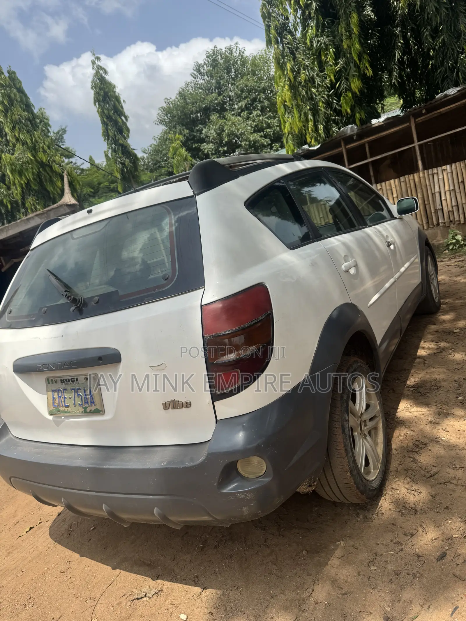 Pontiac Vibe Automatic 2003 White