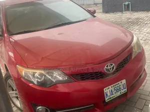 Toyota Camry SE 4dr Sedan (2.5L 4cyl 6A) 2014 Red