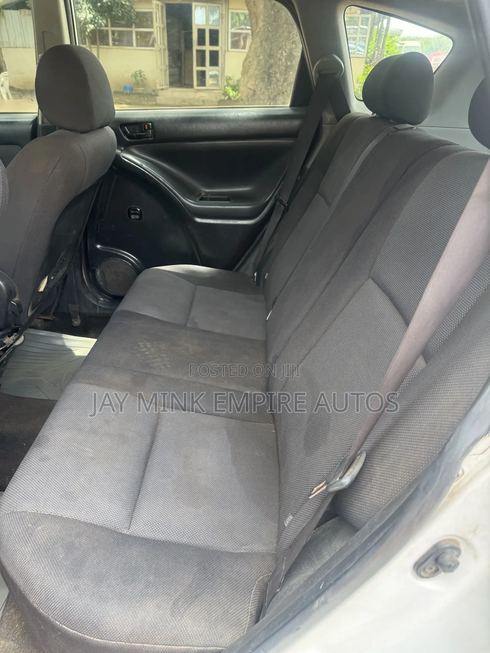 Pontiac Vibe Automatic 2003 White