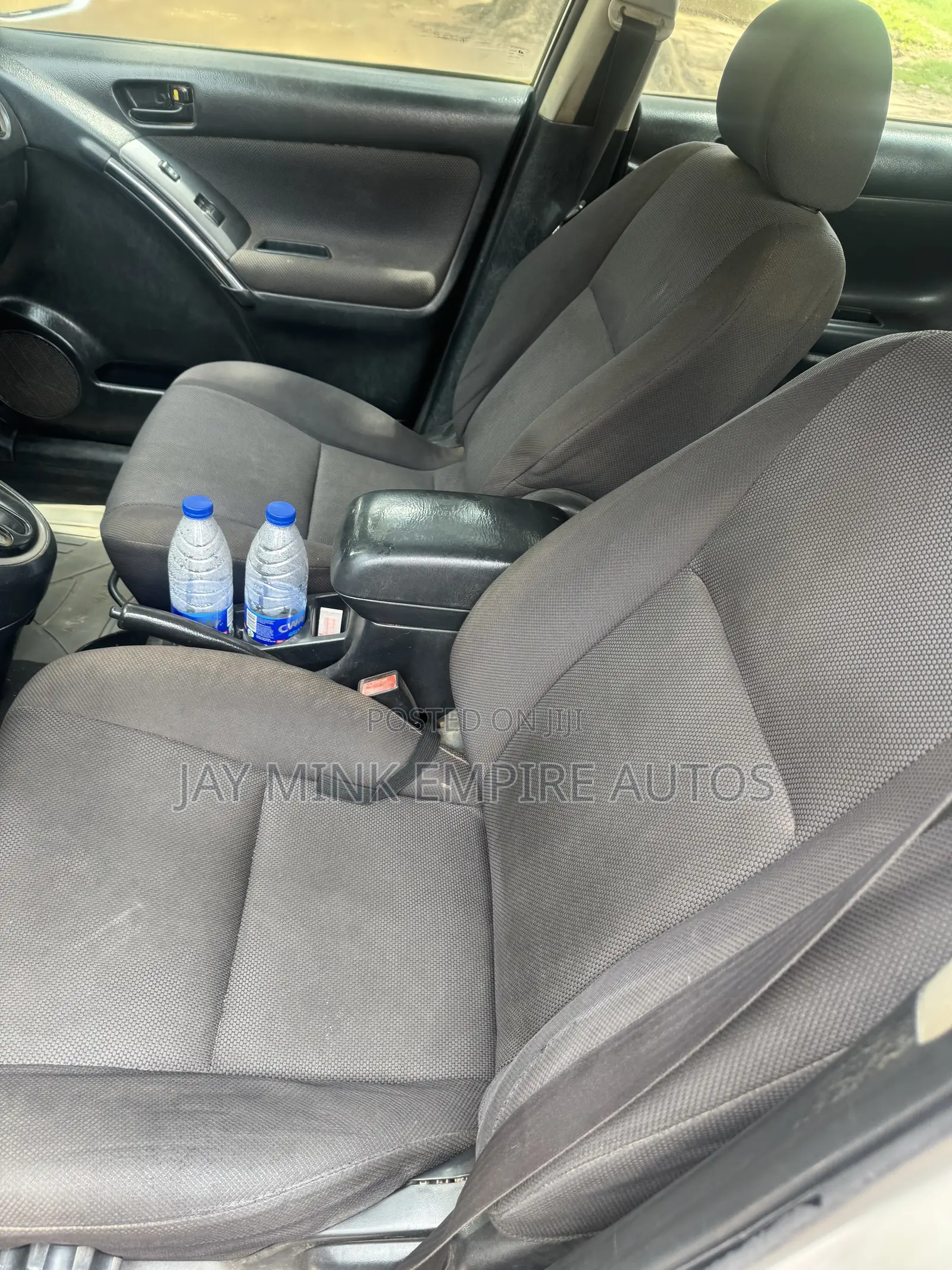 Pontiac Vibe Automatic 2003 White