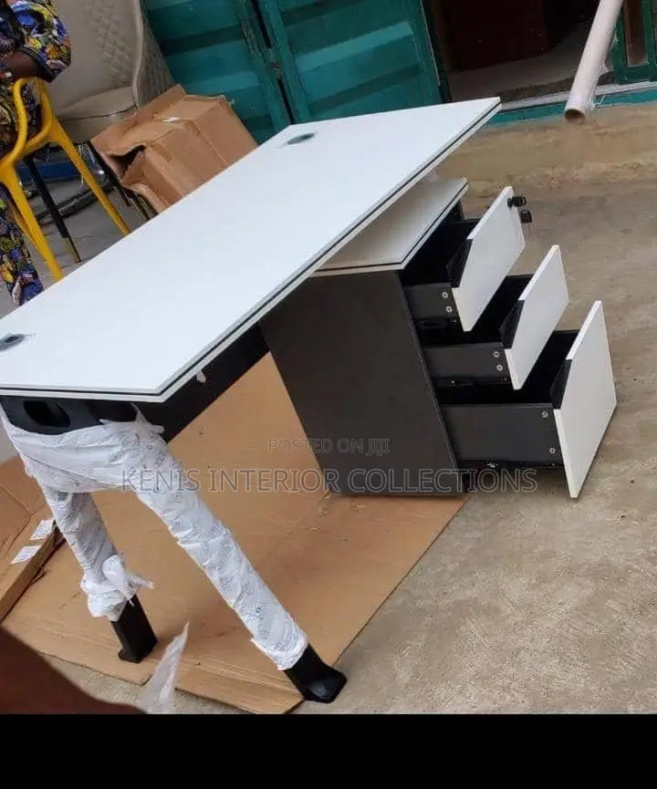 3 Drawers Office Table