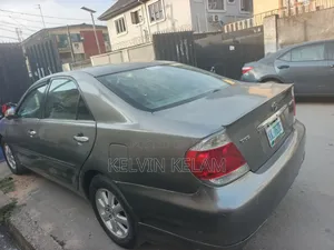 Toyota Camry 2.4 XLE 2005 Gray