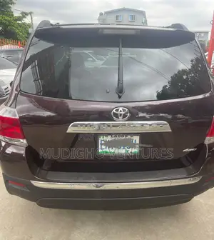 Toyota Highlander SE 3.5L 2WD 2013 Brown
