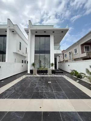5bdrm Duplex in Ikota for sale