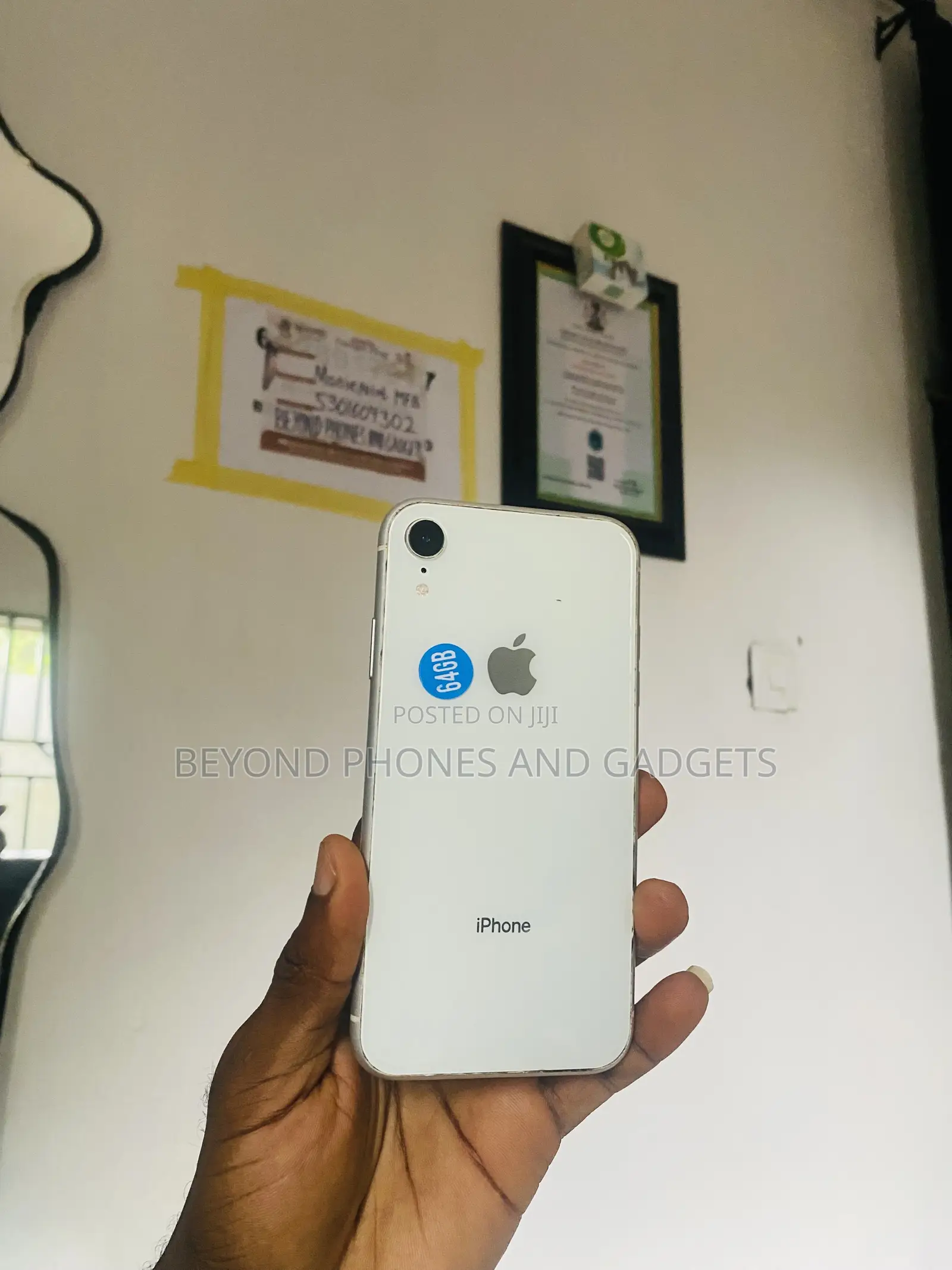 Apple iPhone XR 64 GB White