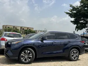 Toyota Highlander XLE AWD 2020 Blue