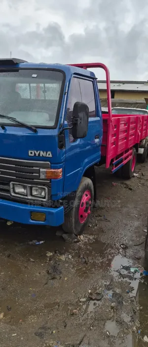 Toyota 2004 Blue