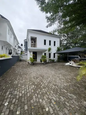 5bdrm Duplex in Ikota for rent