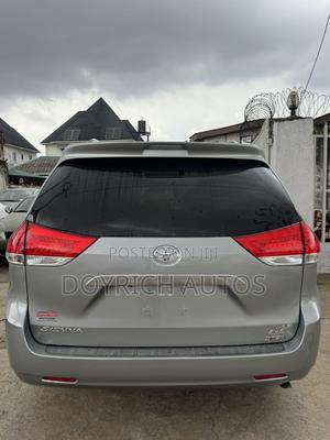 Toyota Sienna LE 8-Passenger 4dr Minivan (3.5L 6cyl 6A) 2014 Silver
