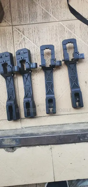 Inner Door Handle Sitting for Kia Sportage 2006 Available for Sale