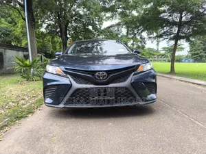Toyota Camry SE FWD (2.5L 4cyl 8AM) 2018 Blue