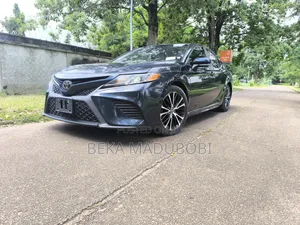 Toyota Camry SE FWD (2.5L 4cyl 8AM) 2018 Blue