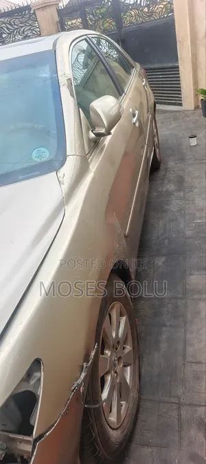 Toyota Camry 2010 Gold