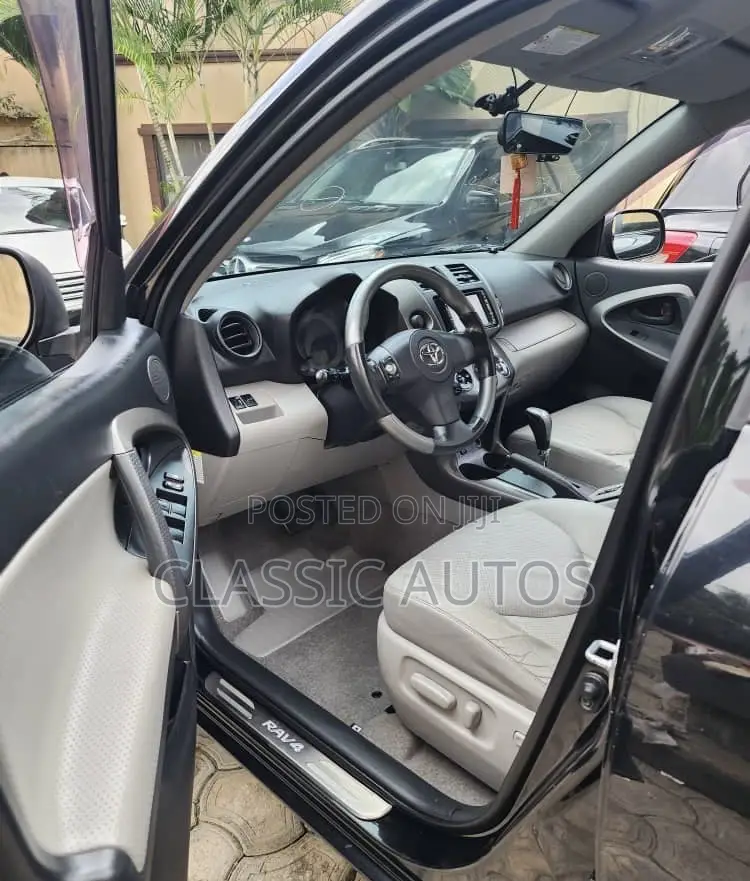 Toyota RAV4 2010 Gray