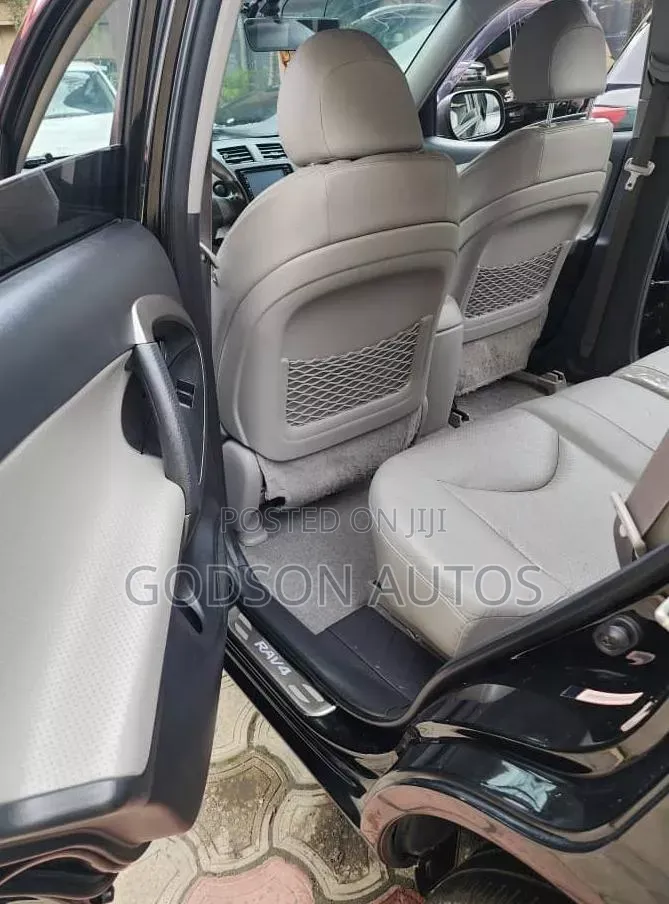 Toyota RAV4 2010 Black