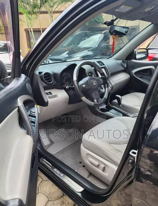 Toyota RAV4 2010 Black