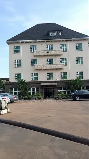 30 Rooms Hotel