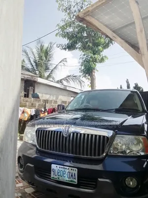 Lincoln Navigator Luxury 2005 Blue