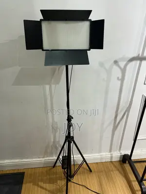 Rechargeable LED 800 Video Light Kit With Batteries