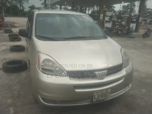 Toyota Sienna 2005 Silver