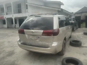 Toyota Sienna 2005 Silver