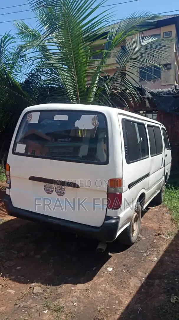 Toyota HiAce 2002 White