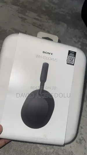 Sony Xm5 Headphones (1 Month Used)
