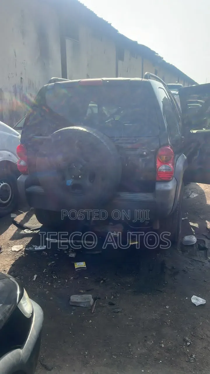 Jeep Cherokee 2002 Green