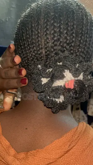Black and White Scrunchy Hair Packer