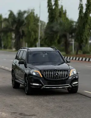 Mercedes-Benz GLK-Class Base GLK 350 4dr AWD 4MATIC (3.5L 6cyl 7A) 2015